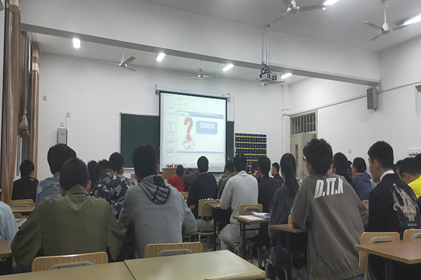 土木与环境工程学院举办中煤三建城市交通建设分公司专场招聘会