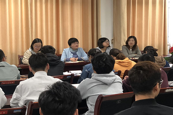 土木与环境工程学院召开期中教学检查学生座谈会