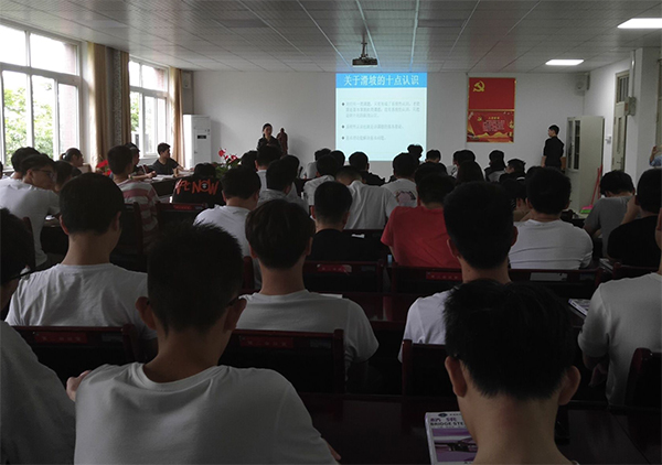 土木与环境工程学院召开“关于滑坡的十点认识”学术报告会