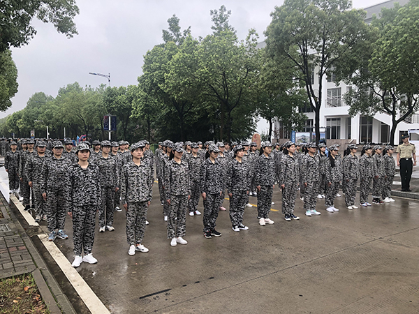 土木学子积极投身军训中