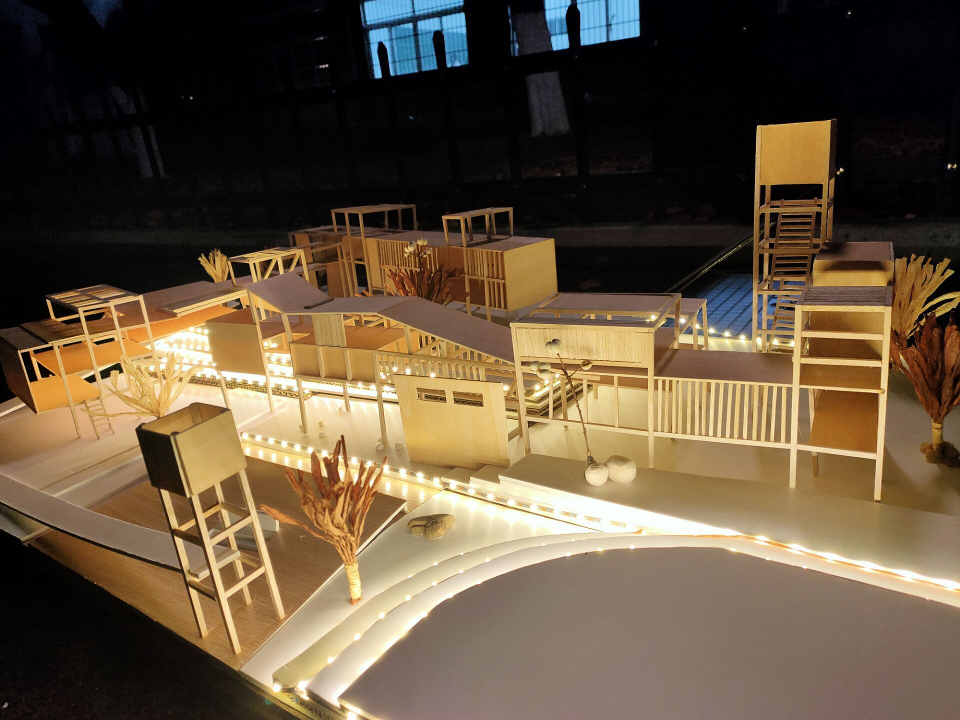 19建筑学2班—钟佳丽、盛雅茹、刘孜、文念念—建筑模型