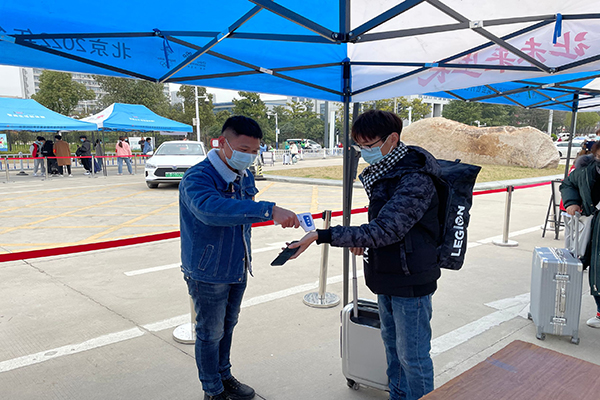 校园迎新，党员先锋在行动 ----城市建设学院党总支组织党员参加学生返校志愿服务工作