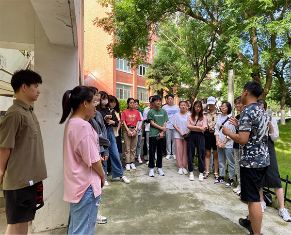 城市建设学院开展美丽校园开荒美化活动
