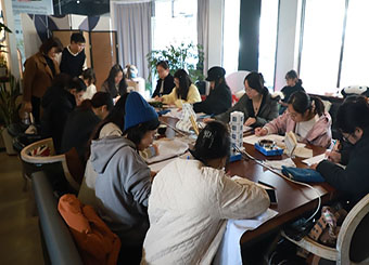 量子咖啡“点蜡生花•靓染风华”非遗蜡染公益体验活动成功举办