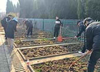 党员活动日|城市建设学院学生第二支部开展“园林基地翻土”活动