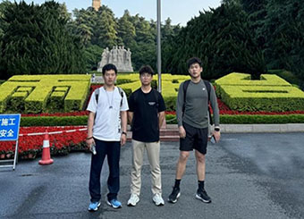 城市建设学院第三学生党支部党员代表瞻仰烈士陵园