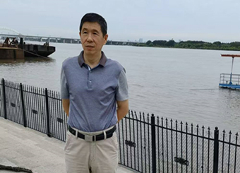 教授——彭友恒